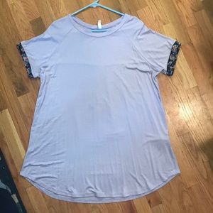 Lilac T-shirt with flora print on end of selves